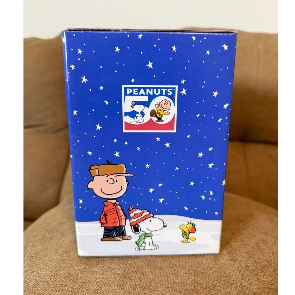 Hallmark Peanuts Musical Snow Globe Charlie Brown Snoopy Christmas Globe 200's